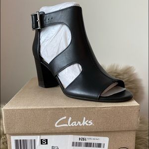 NIB Clarks Sandals